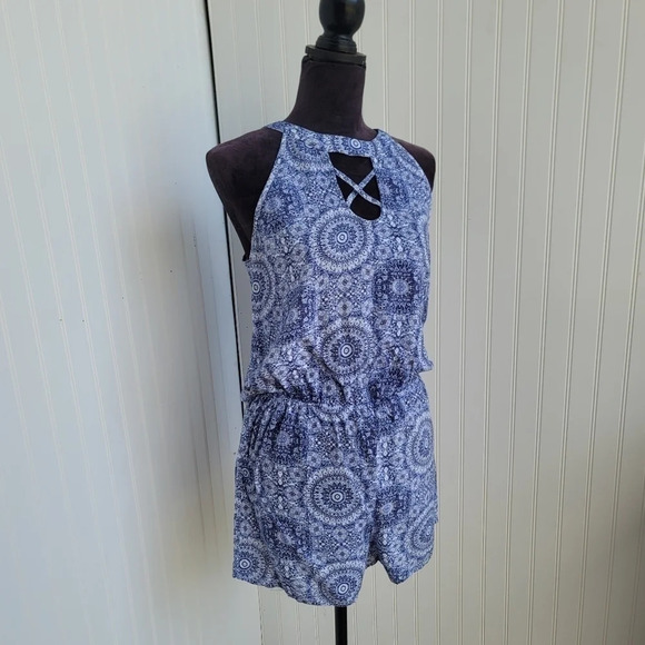 Pink Rose Juniors Ruffle Strappy Romper Pink Blue White Florals Rayon Sz L - Picture 11 of 12